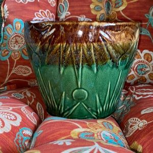 VINTAGE ROSEVILLE POTTERY COMPANY SUN AND MOON JARDINIERE FLOWER POT.  7” X 8”